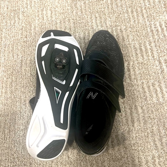 Women’s New Balance Spin Shoes - Picture 1 of 4